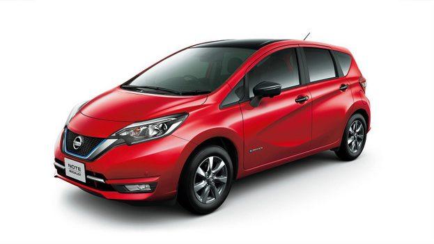 ノートe-パワー ヘッドライト交換